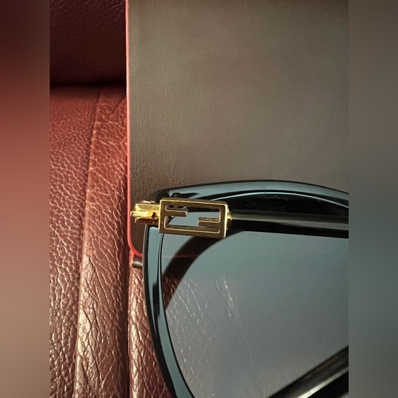 Fendi Cat Eye Black FF 0432/G/S Sunglasses - Picture 3 of 10